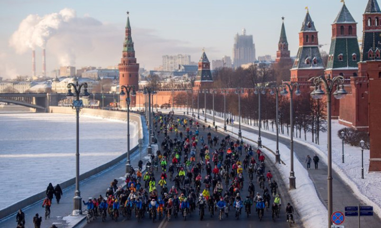 Chùm ảnh diễu hành xe đạp trong tuyết lạnh -27độ C ở Moscow