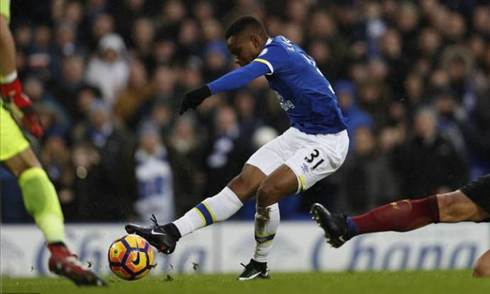 Schneiderlin và Lookman ra mắt, Everton nghiền nát Man City