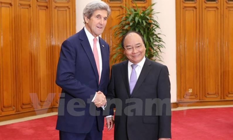 Ngoại trưởng Mỹ John Kerry chào xã giao Thủ tướng Nguyễn Xuân Phúc