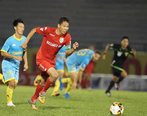 Tien dao Nguyen Anh Duc - Nguoi khong tuoi cua V-League hinh anh