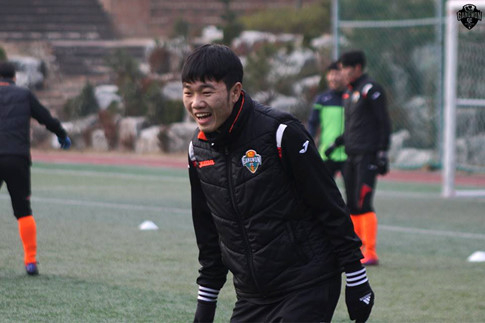 HLV Choi Yun-kyum cua Gangwon FC chi ra diem yeu cua Xuan Truong hinh anh