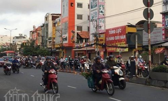 Giao thông TP Hồ Chí Minh ngột ngạt lại ngày đầu tuần sau Tết