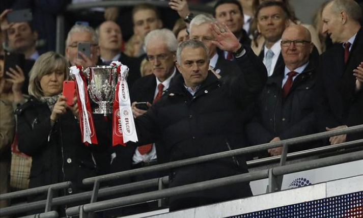 Giúp MU vô địch League Cup, Jose Mourinho đi vào lịch sử