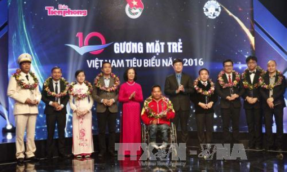 Vinh danh 10 Gương mặt trẻ Việt Nam tiêu biểu năm 2016