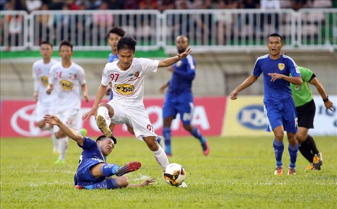 Truoc vong 12 Toyota V.League 2017 Ngoi dau lai doi chu hinh anh