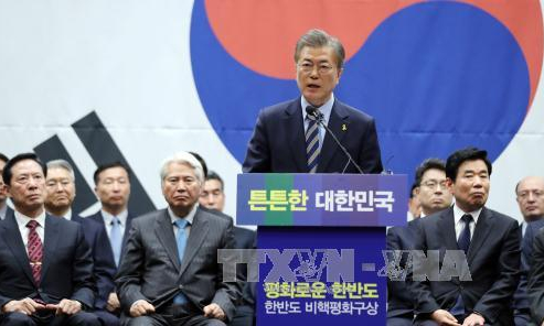 Bầu cử Tổng thống Hàn Quốc: Ông Moon Jae-in dẫn đầu thăm dò