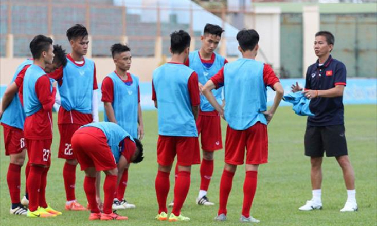 U20 Việt Nam đá giao hữu với U19 Việt Nam tại Nha Trang