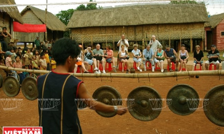 Cồng chiêng &#8211; sứ giả văn hóa kết nối du khách với đại ngàn Tây Nguyên