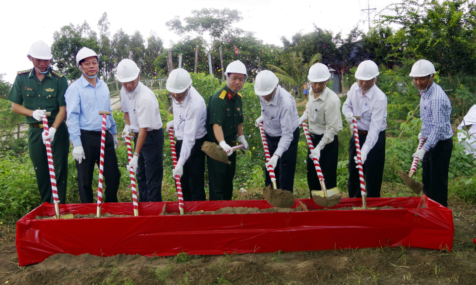 Khởi công xây dựng cầu kênh T1 xã Hưng Điền huyện Tân Hưng