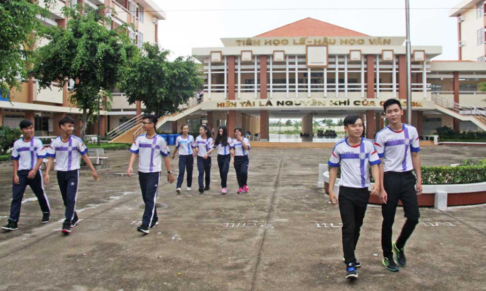 Trường Chuyên Long An tổng kết năm học