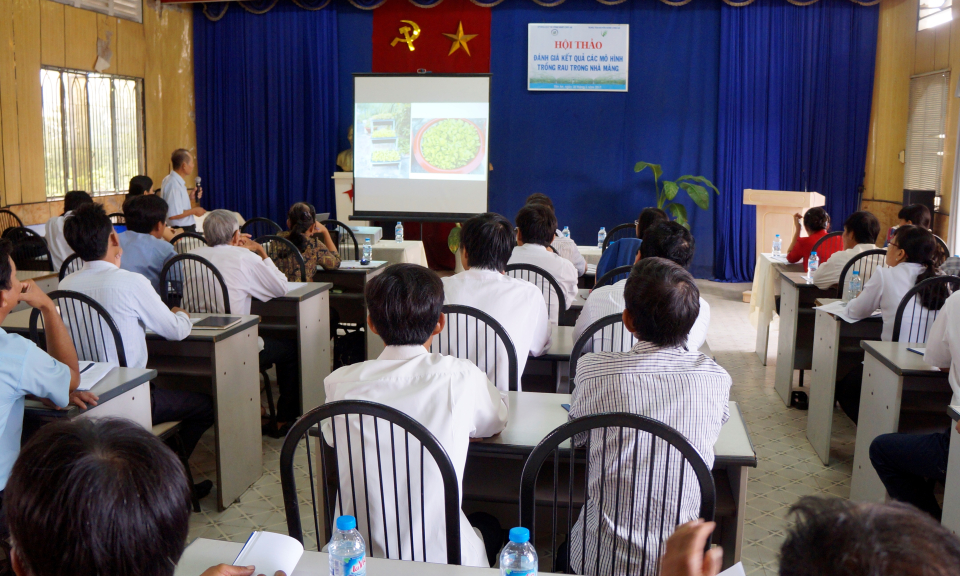 Hội thảo đánh giá kết quả các mô hình trồng rau trong nhà màng