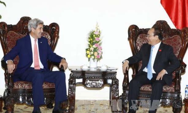 Thủ tướng Nguyễn Xuân Phúc tiếp cựu Ngoại trưởng Hoa Kỳ John Kerry