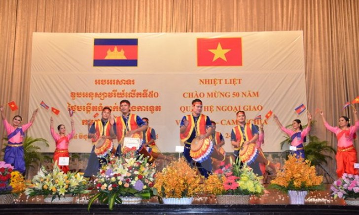 Chiêu đãi trọng thể kỷ niệm 50 năm quan hệ Việt Nam​-Campuchia