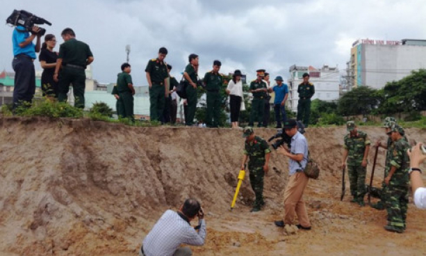 Khảo sát khu vực nghi có hố chôn liệt sĩ tại Tân Sơn Nhất