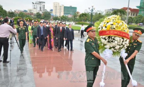 Tưởng niệm các liệt sĩ quân tình nguyện Việt Nam tại Campuchia