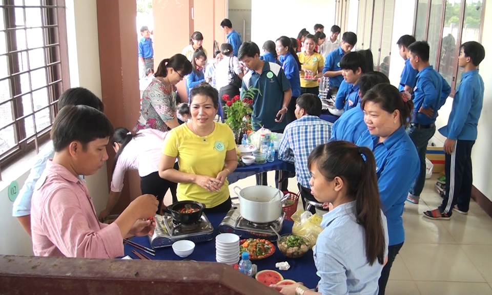 Đức Hòa: hội thi nấu ăn và trò chơi dân gian