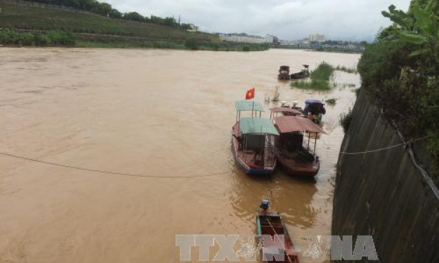 Mưa lũ cô lập hàng trăm hộ dân, gây sạt lở nghiêm trọng ở Lào Cai