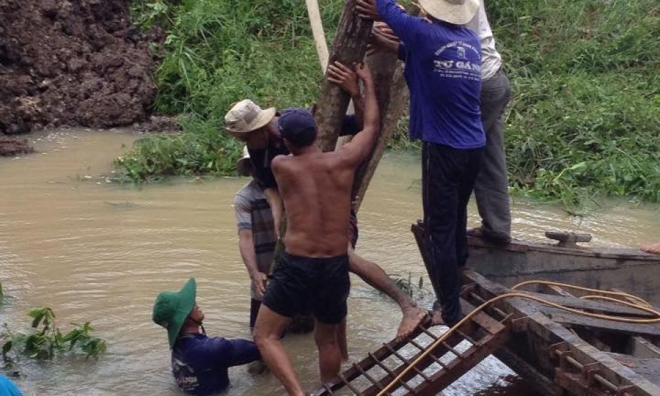 Mộc Hóa: Khẩn trương triển khai các biện pháp ứng phó với nước lũ tăng nhanh