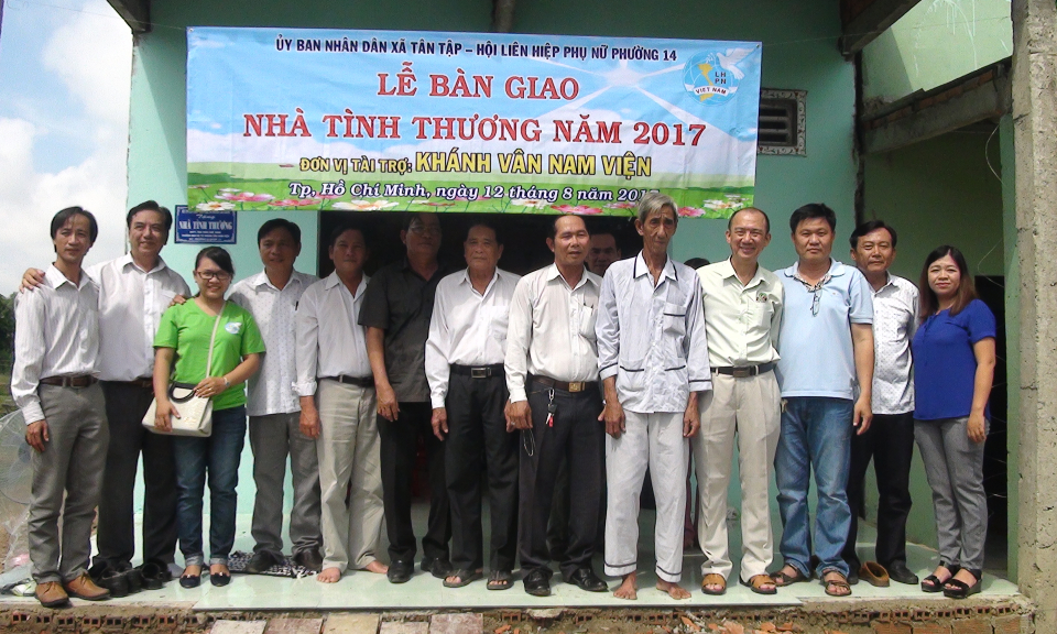 Cần Giuộc: Trao tặng 2 căn nhà tình thương