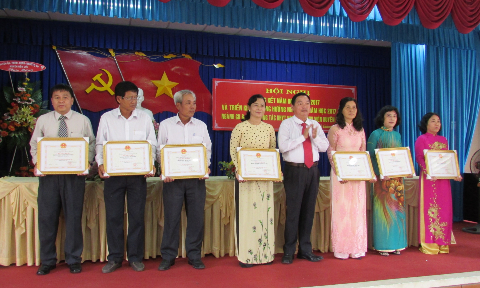 Bến Lức tổng kết năm học 2016 – 2017