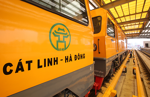 chay-thu-tau-tren-duong-sat-cat-linh-ha-dong