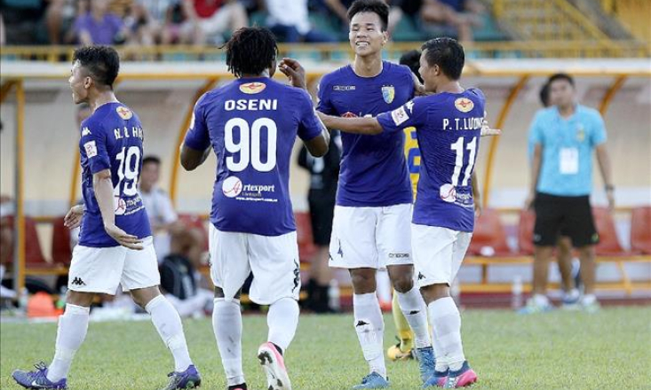 Trước vòng 18 V.League 2017: Đánh chiếm ngôi đầu?