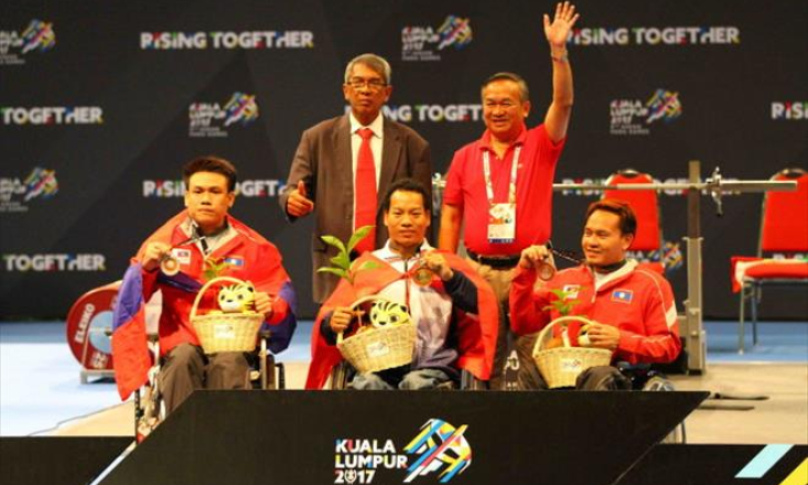 Lê Văn Công và Nguyễn Bình An phá sâu kỷ lục ASEAN Para Games