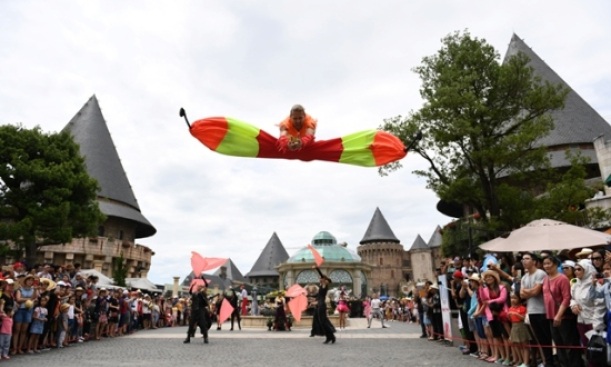 &#8216;Ngóng&#8217; màn trình diễn carnival rầm rộ nhất trên Phố đi bộ Hồ Gươm cuối tuần này