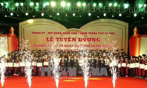 Hà Nội tuyên dương 84 thủ khoa xuất sắc năm 2017