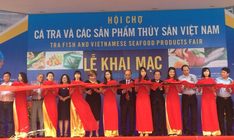 Khai mạc Hội chợ cá tra lần đầu tiên tại Hà Nội