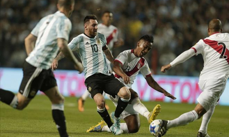 Argentina 0-0 Peru: Tấm vé xa dần