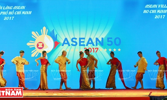Ngôi làng ASEAN: kết nối giao lưu văn hóa quốc tế.