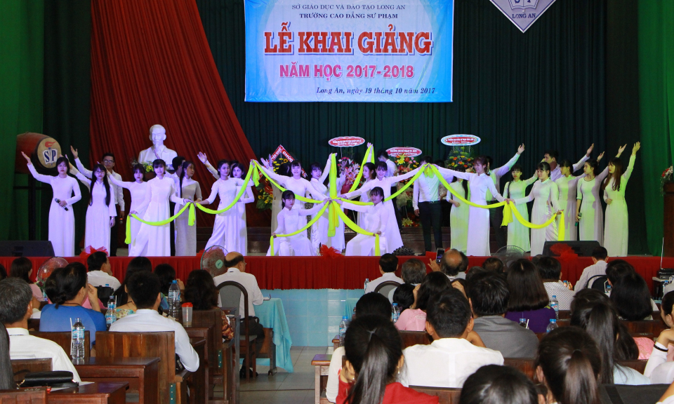 Trường Cao đẳng Sư phạm Long An khai giảng năm học 2017-2018