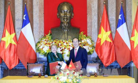 Chủ tịch nước Trần Đại Quang và Tổng thống Chile chủ trì họp báo chung