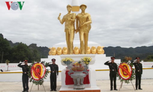 Khánh thành và bàn giao Đài tưởng niệm Liên minh chiến đấu Việt Nam-Lào