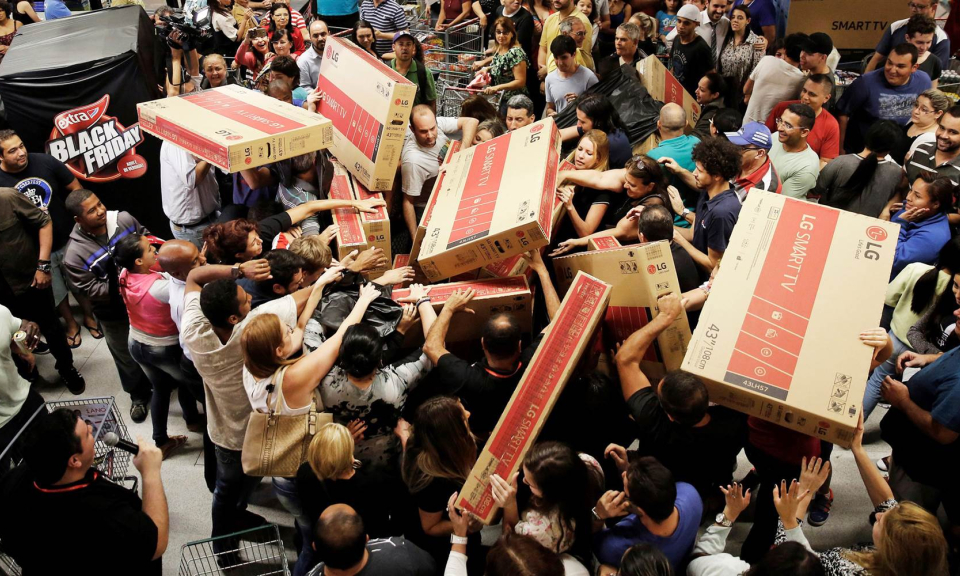 Vì sao ngày mua sắm ‘điên cuồng’ nhất có tên gọi Black Friday &#8211; ‘Thứ Sáu đen tối&#8217;