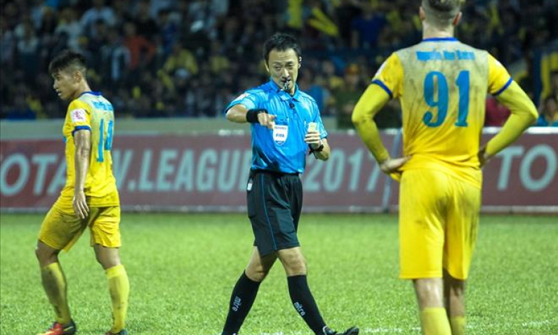 Trọng tài Nhật Bản và Hàn Quốc được thuê bắt chính 2 vòng cuối V.League 2017