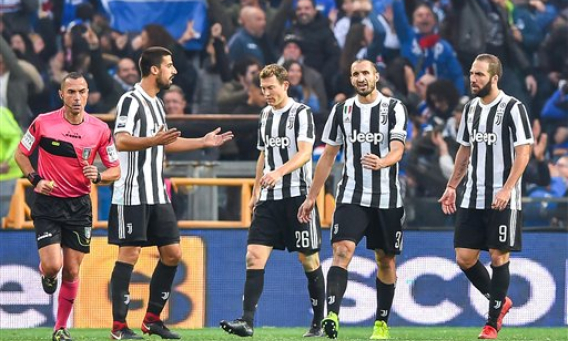 Giữ sức cho đại chiến với Barca, Juventus để thua sốc Sampdoria