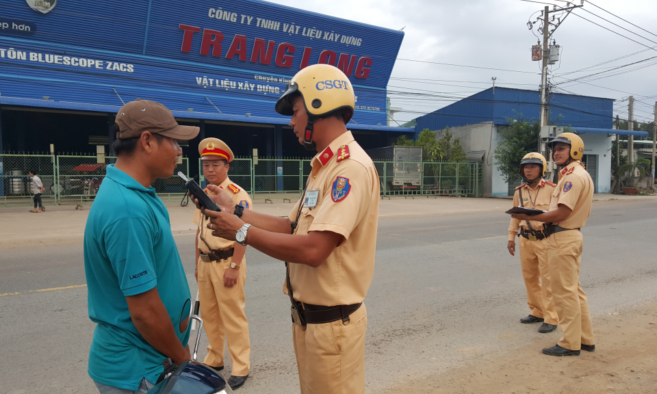 Đức Hòa: Kiên quyết xử lý vi phạm nồng độ cồn khi điều khiển phương tiện giao thông