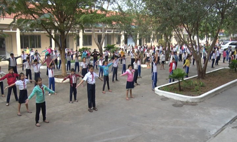 Đoàn thẩm định trường tiểu học đạt chuẩn quốc gia tỉnh Long An làm việc tại huyện Cần Giuộc