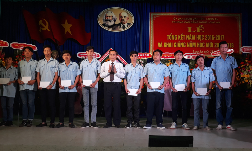 Trường Cao đẳng nghề Long An khai giảng năm học 2017-2018