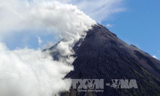 Philippines mở rộng lệnh sơ tán do lo ngại núi lửa Mayon phun trào