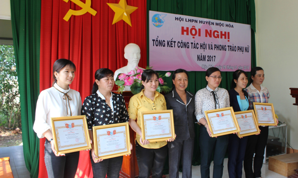 Hội phụ nữ huyện Mộc Hóa tổng kết công tác năm 2017