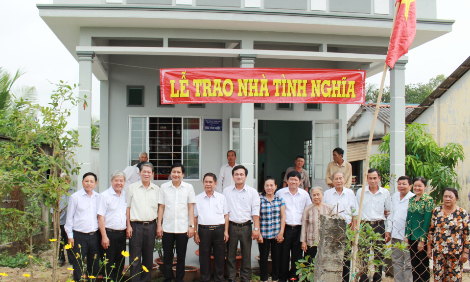 Cần Đước, Cần Giuộc trao tặng nhà tình nghĩa cho gia đình chính sách