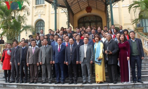 “Báo chí góp công lớn vào thành công ngoại giao Việt Nam 2017”