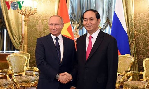 Chủ tịch nước Trần Đại Quang điện đàm với Tổng thống Nga Putin