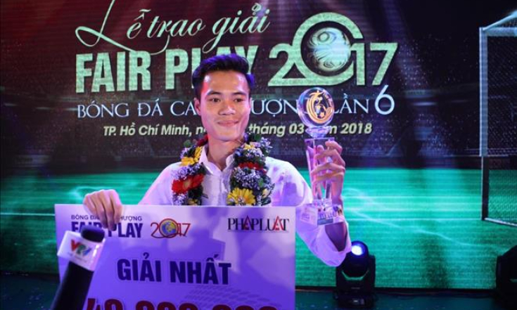 Văn Toàn của HAGL đoạt giải Fair Play 2017