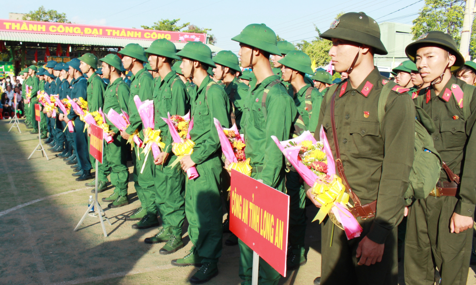 Long An: Các địa phương tổ chức lễ giao nhận quân năm 2018