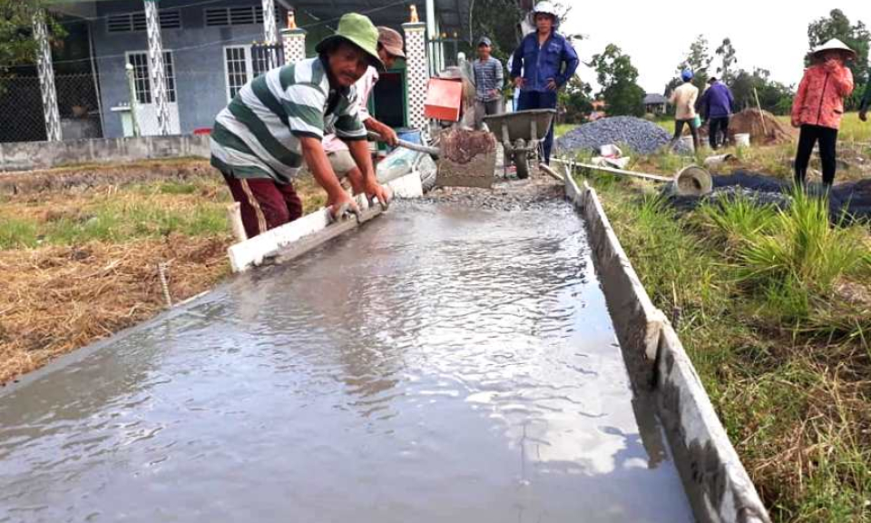 Cần Đước huy động sức dân xây dựng giao thông nông thôn