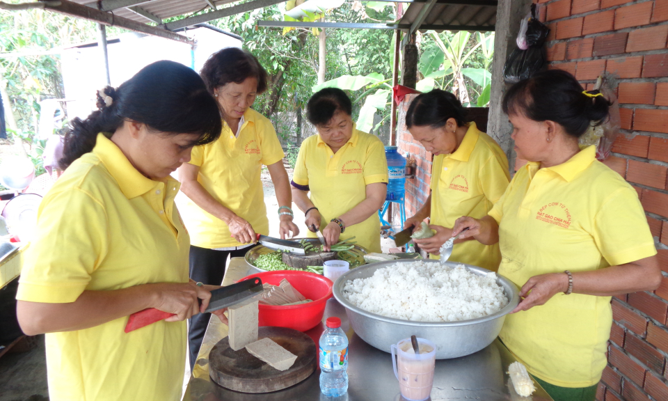 Cần Giuộc: Bếp ăn từ thiện cho bệnh nhân nghèo